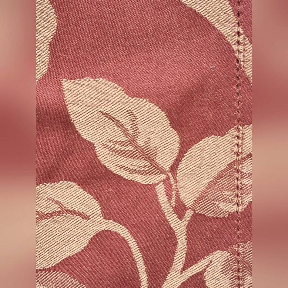 Table Runner - Picture 2 of 5
